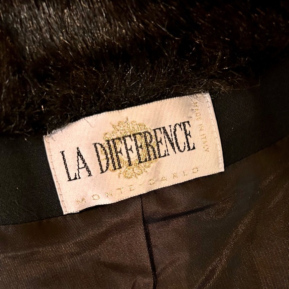 LA DIFFERENCE Cropped Jacket
Monte Carlo
Made in Italy
Size 4/6 - Picture 10 of 14